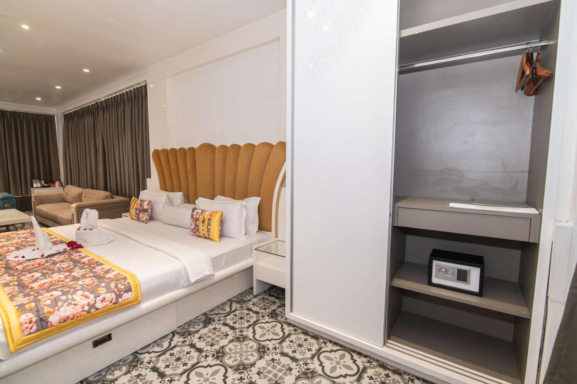 Guest house Urvi Banquets &